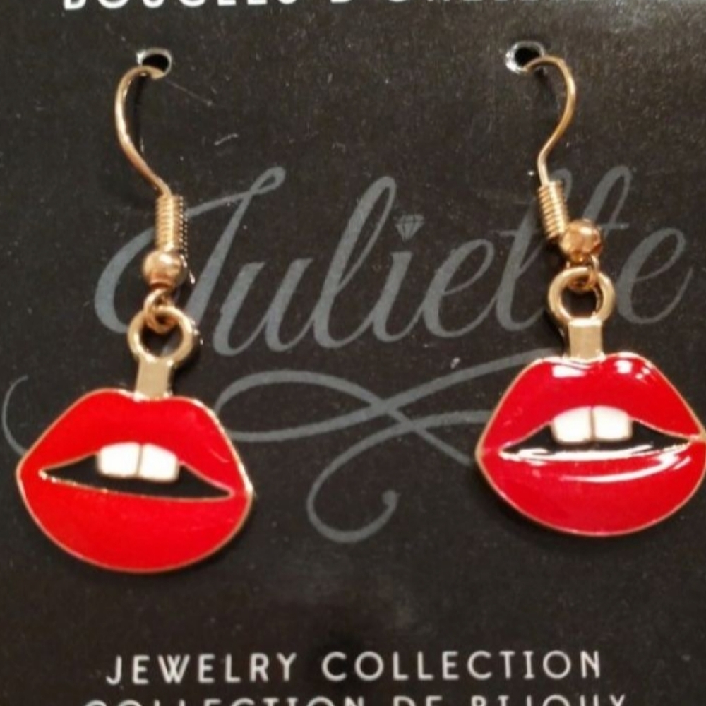 Lips earrings